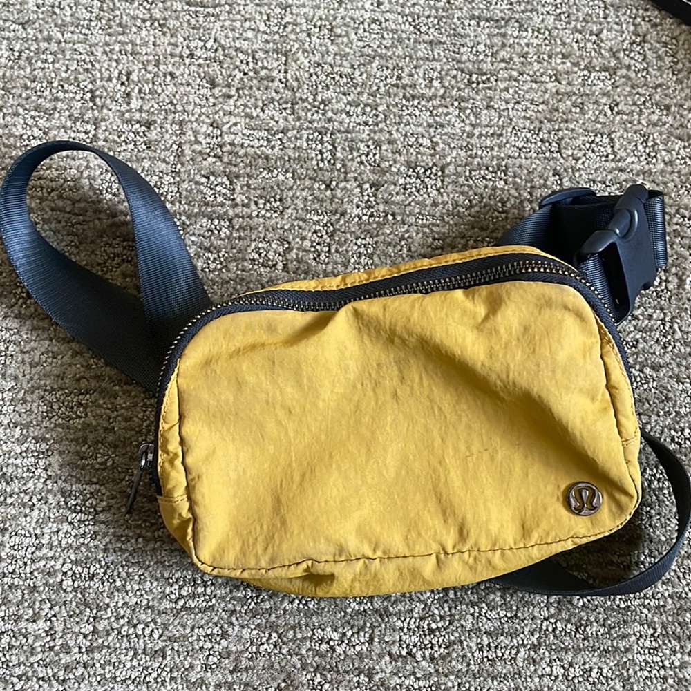 Lulu lemon Fanny pack